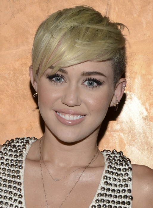miley cirus and hair style