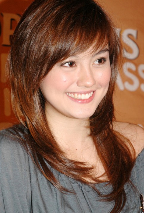 Cute Red Hairstyle with Bangs - Agnes Monica Hairstyles - Styles Weekly