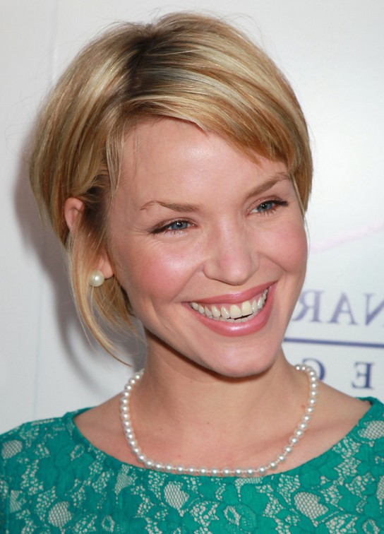 Ashley Scott Short Sassy Bob Hairstyle With Bangs Styles Weekly