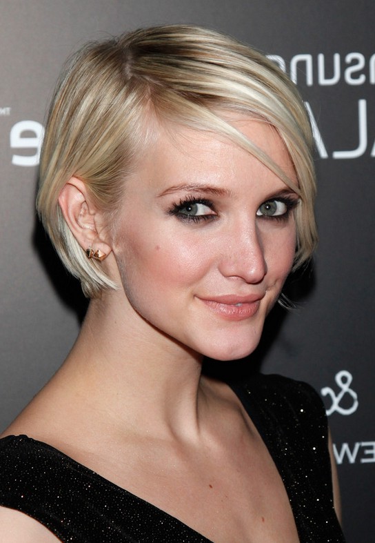 Celebrity Ashlee Simpson Short Graduated Bob Haircut For Thin Hair