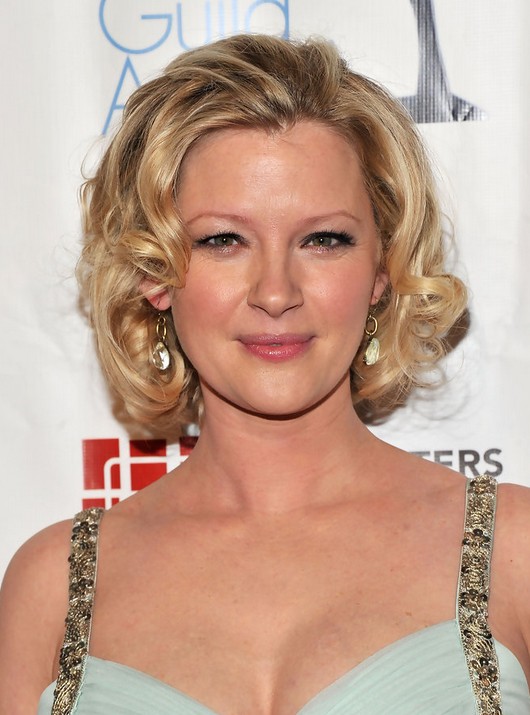 Gretchen Mol Wavy Curly Hairstyle For Prom Styles Weekly