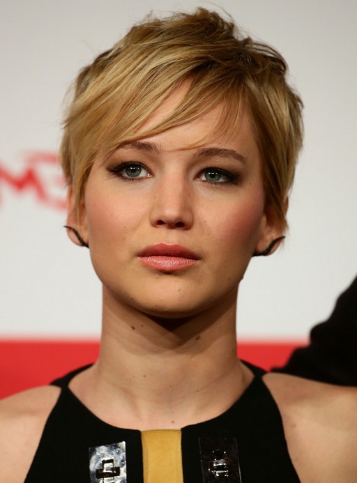 Jennifer Lawrence Layered Short Haircut With Emo Bangs Styles Weekly