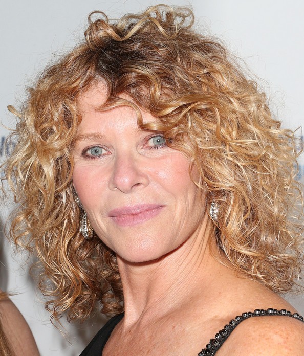 Kate Capshaw Curly Medium Haircut For Women Over 50 Styles