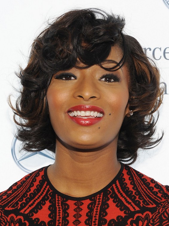 Toccara Jones Big Wavy Curly Hairstyle For Round Faces Styles Weekly