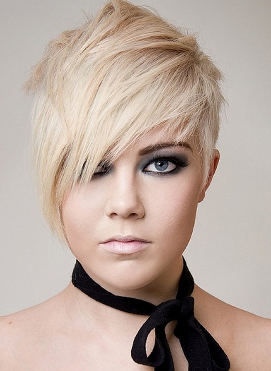 Short Emo Hairstyles With Side Swept Bangs For Women