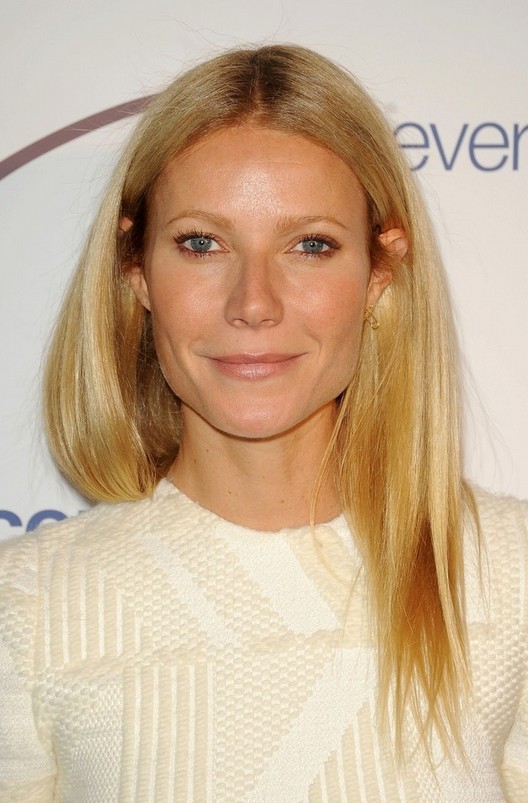 Gwyneth Paltrow Latest Long Blonde Hairstyle For Spring Styles