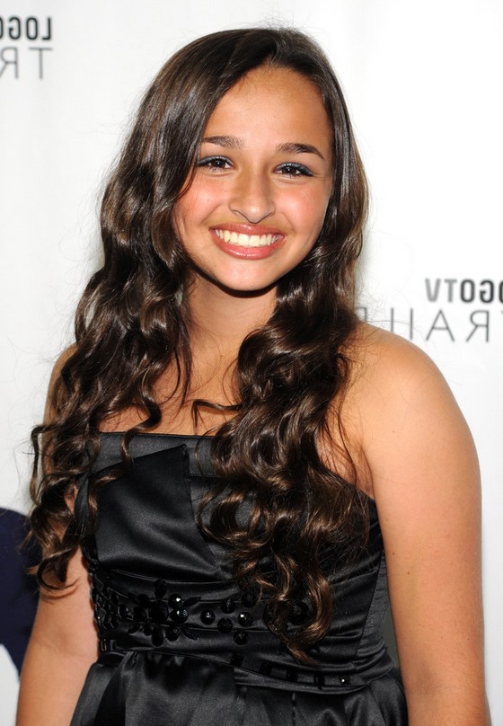 Jazz Long Dark Brown Curly Hairstlye for Round Faces Styles Weekly