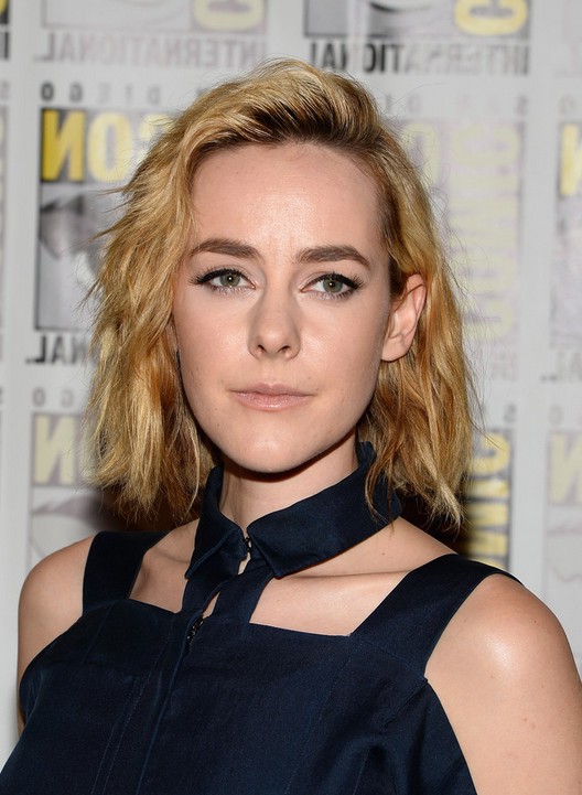 Jena Malone Short Blonde Wavy Hairstyle For Fall Styles Weekly