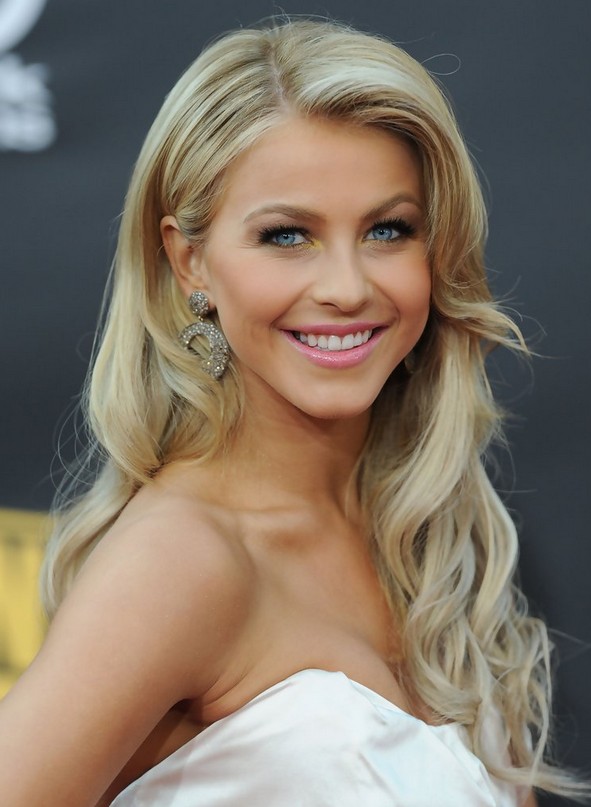 Julianne Hough Cute Long Blonde Wavy Retro Hairstyle Styles Weekly