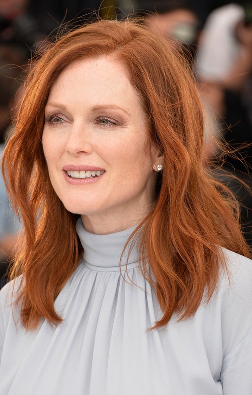 Julianne Moore Medium Red Wavy Hairstyle for Women Over 50 | Styles Weekly