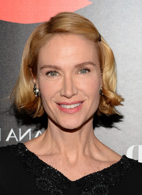 Kelly Lynch Short Wavy Hairstyle For Women Over 50 Styles Weekly
