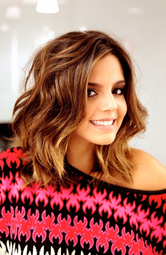 Medium Wavy Hairstyle: This kind of hairstyle for the summer ...