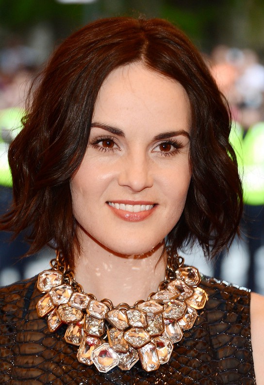 Michelle Dockery Short Loose Wavy Hairstyle For Summer Styles Weekly