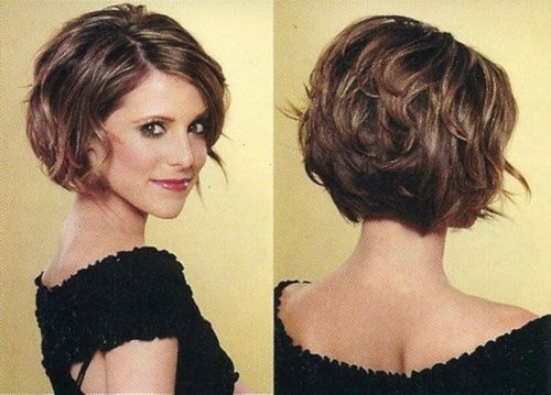 20 Feminine Short Hairstyles For Wavy Hair Easy Everyday