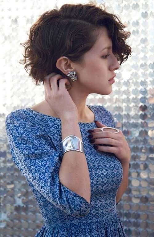 21 Lively Short Haircuts For Curly Hair Styles Weekly 