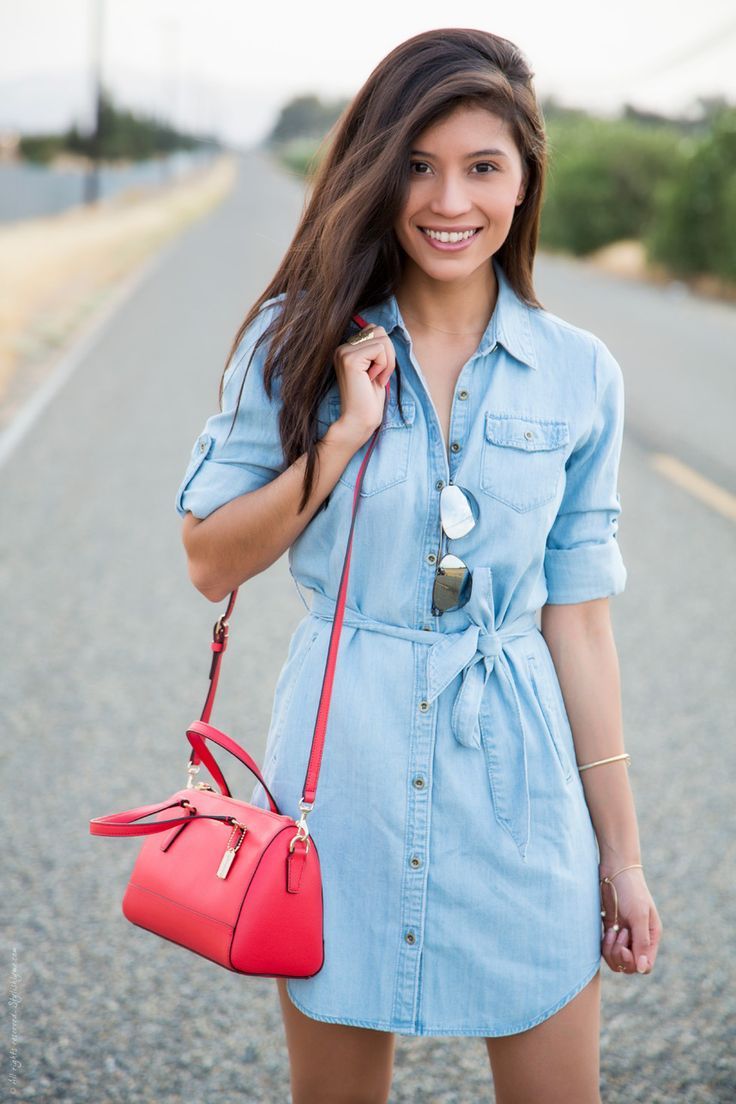 t shirt under denim dress