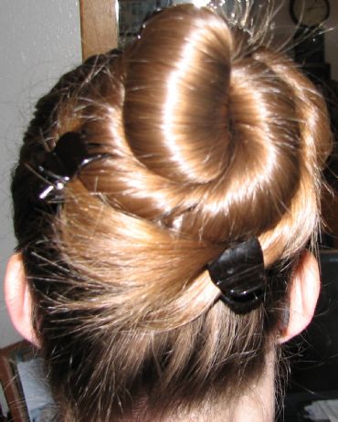 Knotted Updo With Clips Styles Weekly