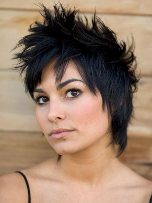 21 Short and Spiky Haircuts For Women - Styles Weekly