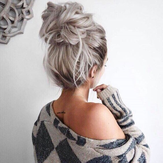22 Pretty Easy Bun Hairstyles To Try Easy Bun Updos Styles Weekly