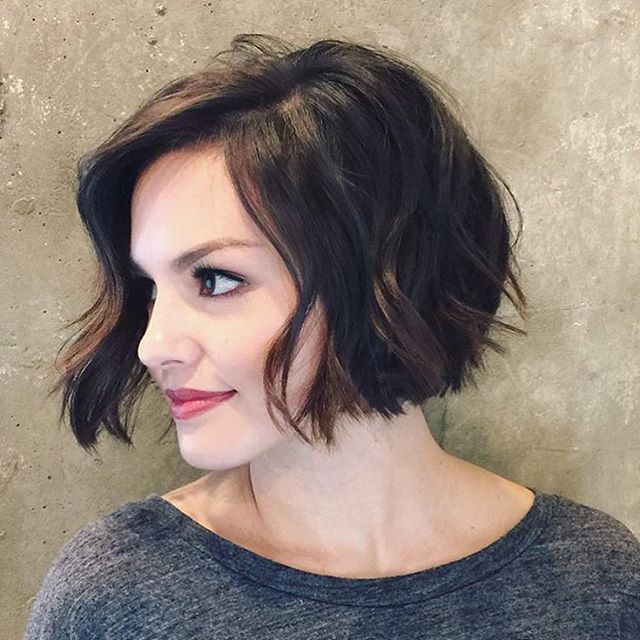 20 Feminine Short Hairstyles For Wavy Hair Easy Everyday