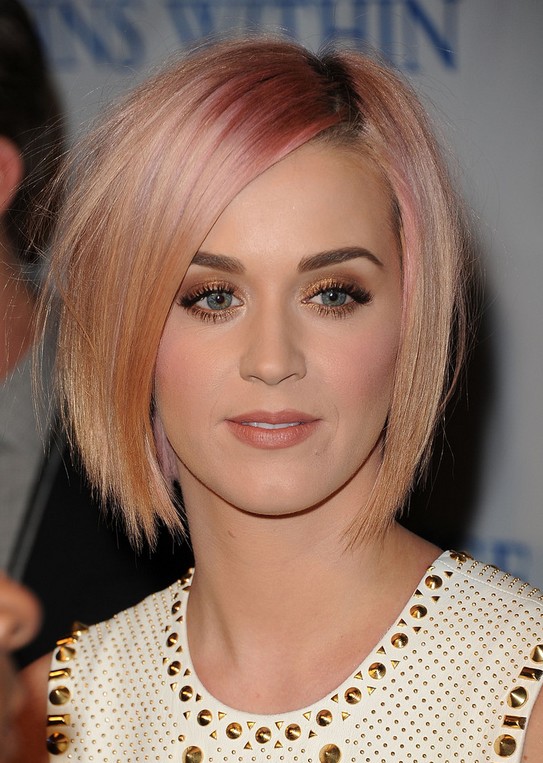 A proper look at Katy Perrys green hair  New hair colour out in LA