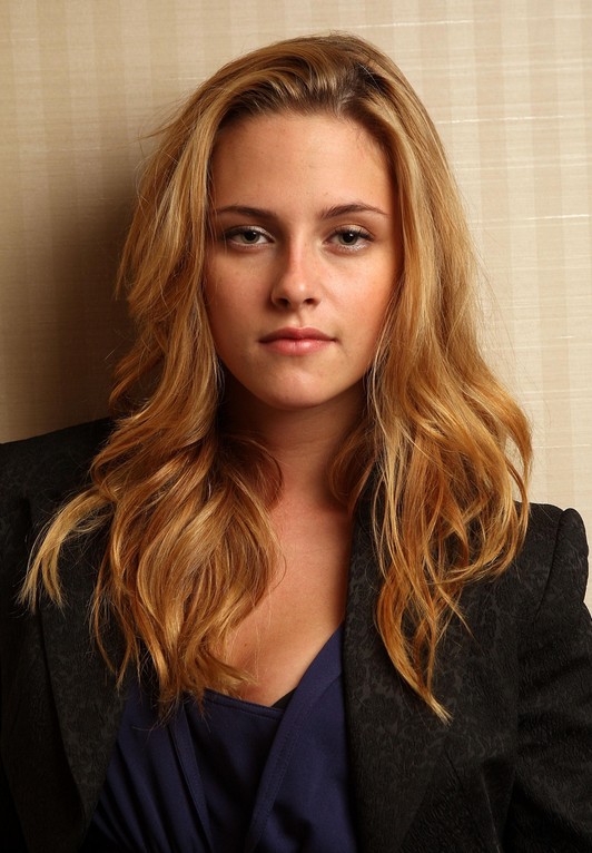 Kristen Stewart Long Blonde Hairstyle