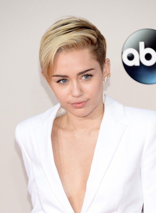 Miley Cyrus Short Side Parted Straight Hairdo