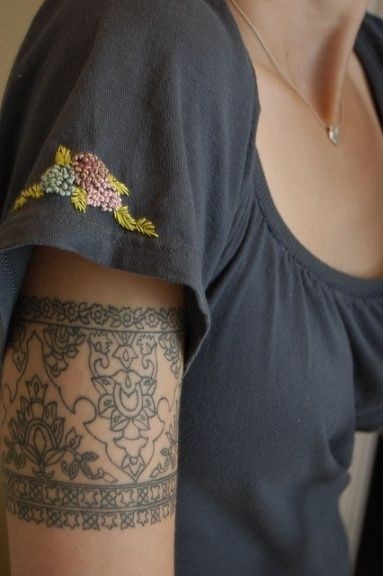 20 Beautiful Armband Tattoos - Styles Weekly