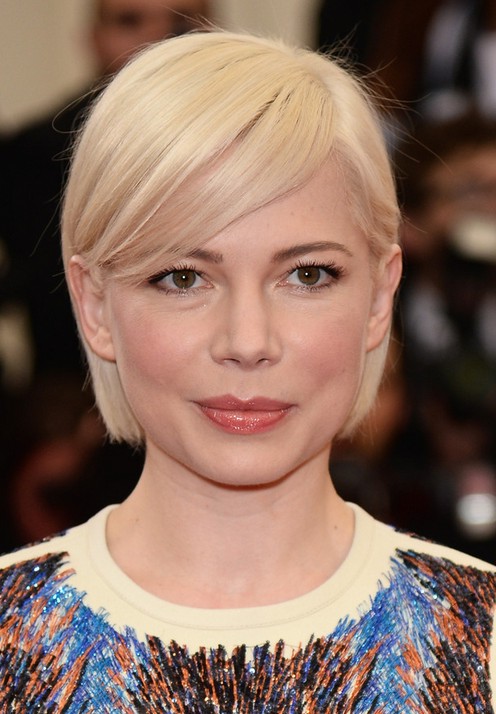 Michelle Williams Side Parted Short Straight Haircut with Bangs ...