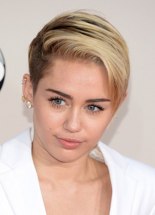 Miley Cyrus Side Parted Short Blonde Straight Hairstyle for Girls ...