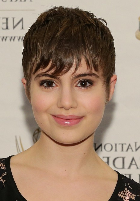 Sami Gayle Short Haircut: Casual Short Straight Pixie Haircut | Styles ...