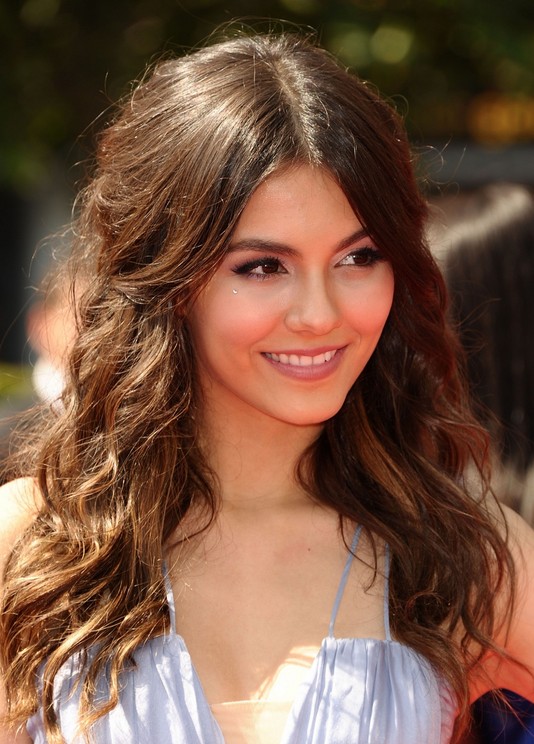 Victoria Justice Wavy Hairstyles