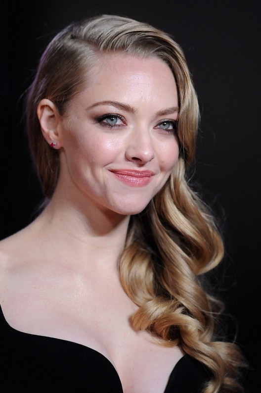 Amanda Seyfried Long Curly Hairstyle for Prom | Styles Weekly