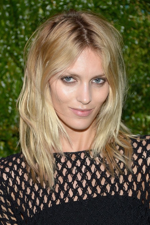 Anja Rubik Chic Medium Hairstyle with Tousled Layers | Styles Weekly