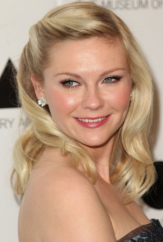 Kirsten Dunsts New French Bob Is the Shortest Her Hairs Been in 17 Years