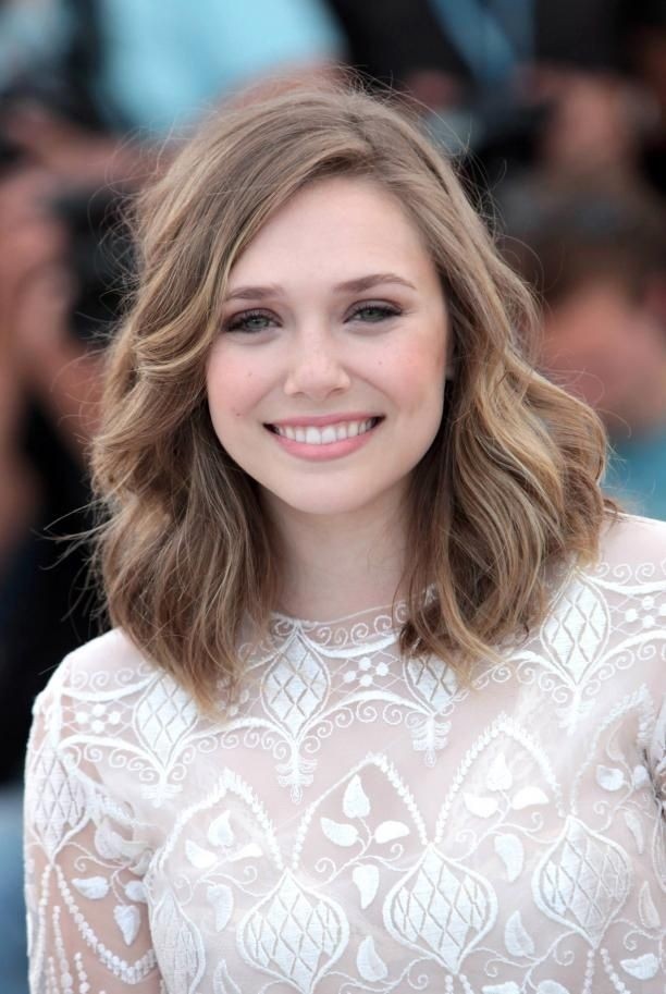 Medium Length Wavy Hairstyle: Best Hair Color