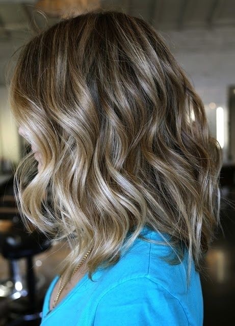 Medium Wavy Hairstyle: This kind of hairstyle for the summer!