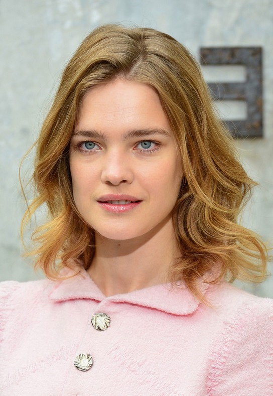 Natalia Vodianova Chic Shoulder Length Wavy Hairstyle for Women ...