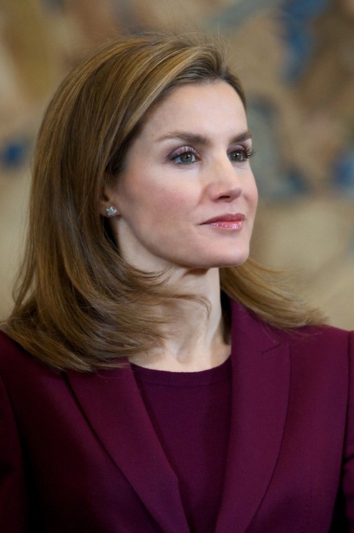 Princess Letizia Latest Shoulder Length Straight Hairstyle with Layers ...