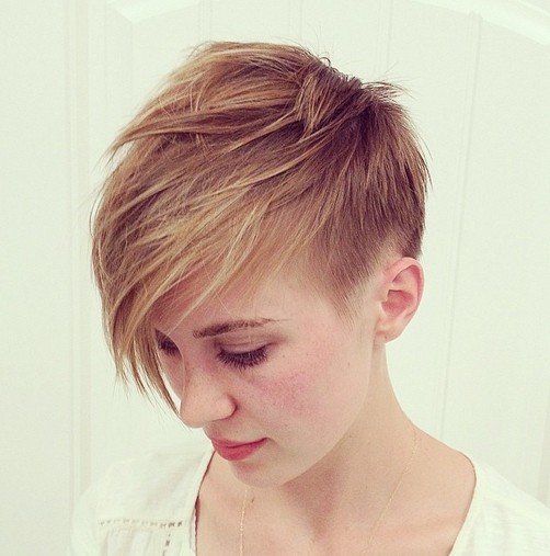 Fine Hairstyles for Short Hair: Side Swept Bangs