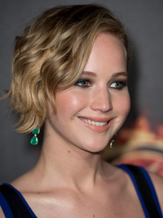 Jennifer Lawrence Short Haircut: Short Wavy Hairstyles with Bangs