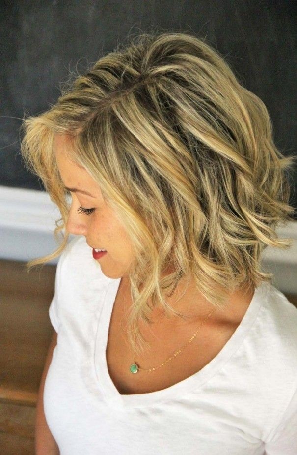Layered Wavy Hairstyle - Short Haircuts for Women with Round Faces