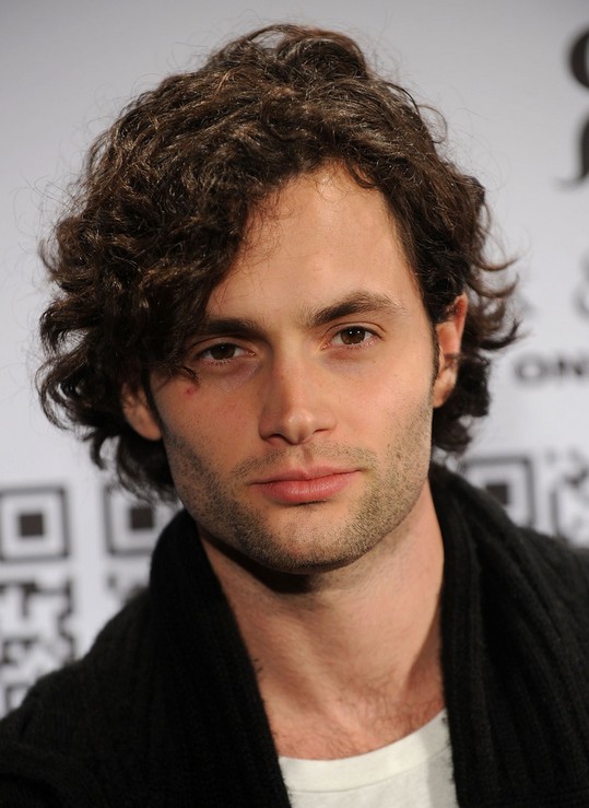 Penn Badgley Cool Short Loose Curly Hairstyle for Men