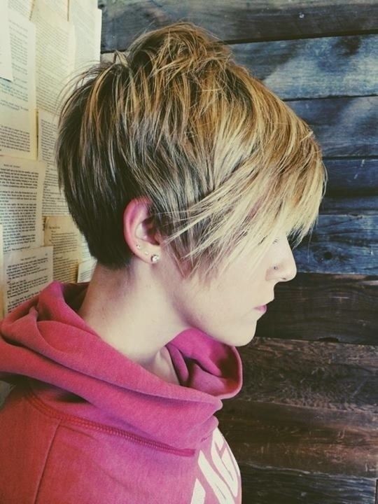 Straight Long Pixie Haircut with Thick Hair: Short Hairstyles for Fall and Winter