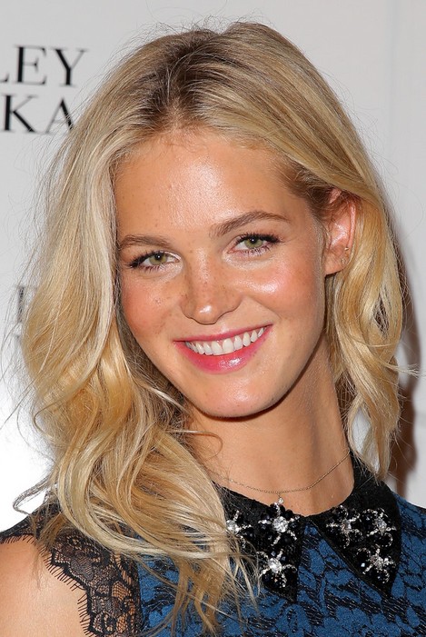 Erin Heatherton Medium Blonde Hairstyle with Waves for Thick Hair