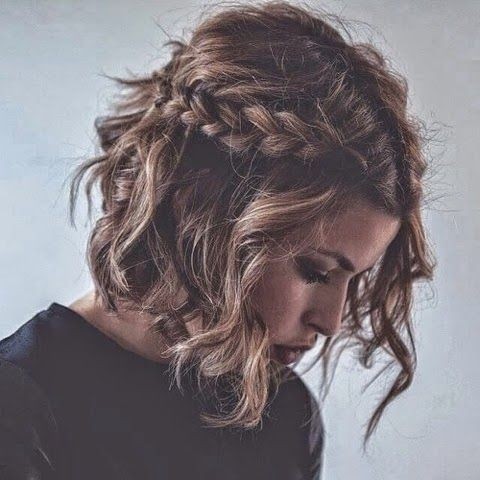 7 Best Hairstyles for Wavy Hair According to Stylists