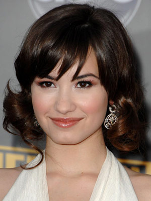 Demi Lovato Coral Blush Makeup Idea