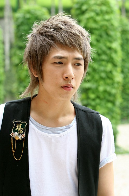 Trendy Fashion Korean Hair Style for Men