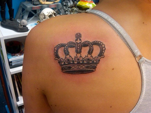 50 Fabulous Crown Tattoos You Should Not Miss - Styles Weekly