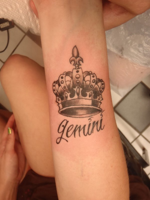 50 Fabulous Crown Tattoos You Should Not Miss - Styles Weekly